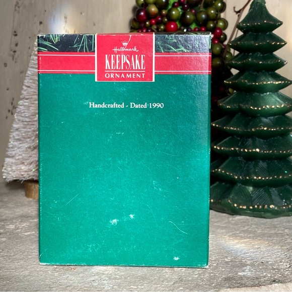 Hallmark keepsake ornament from 1990 in box - Picture 4 of 5